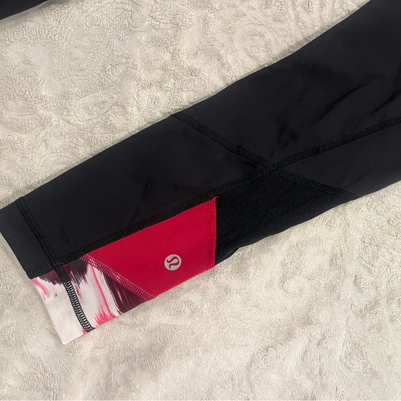 NEW LuluLemon high waisted leggings with pockets - Picture 3 of 8